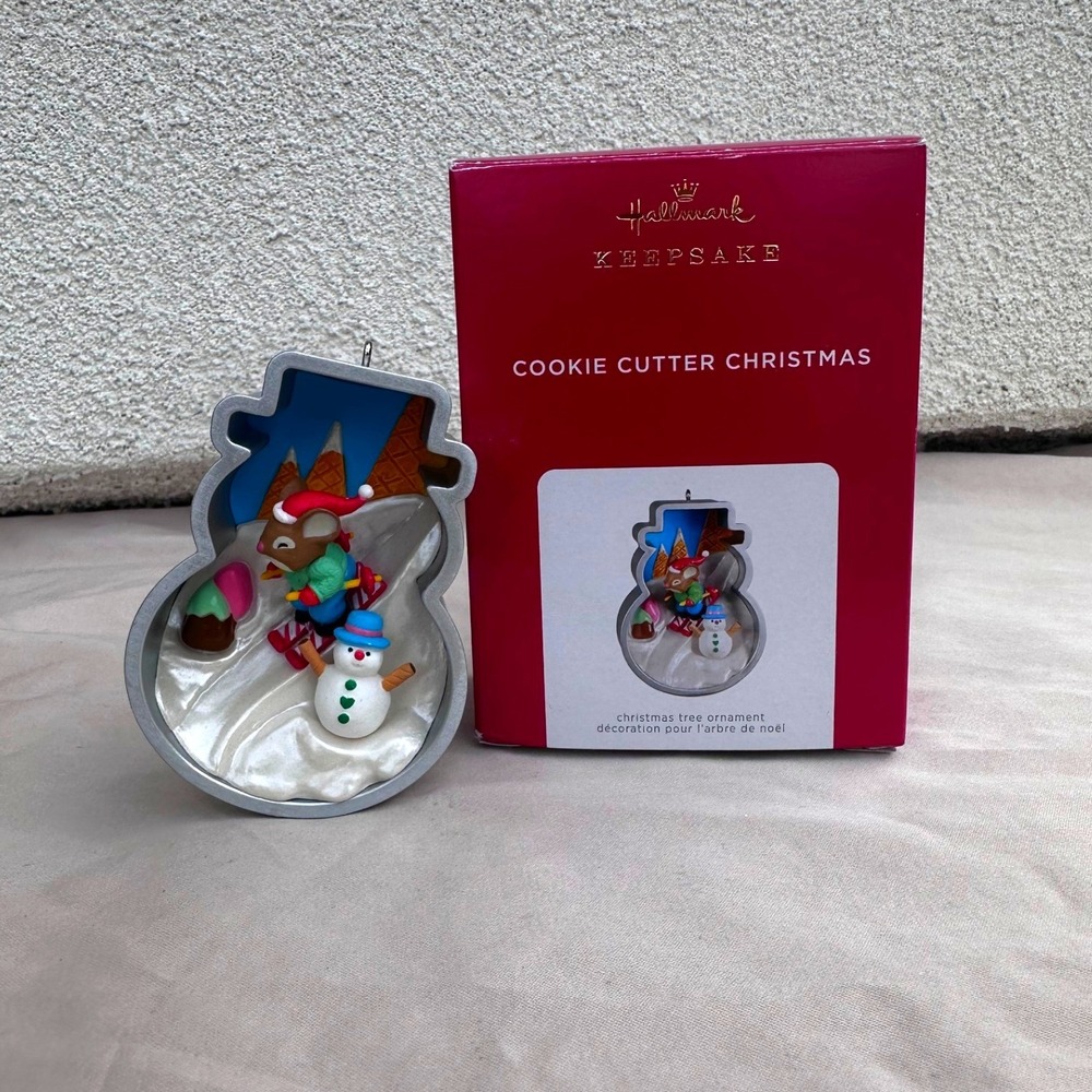 Hallmark Keepsake 2021 Cookie Cutter Christmas Mice Skiing Snowman Ornament #10